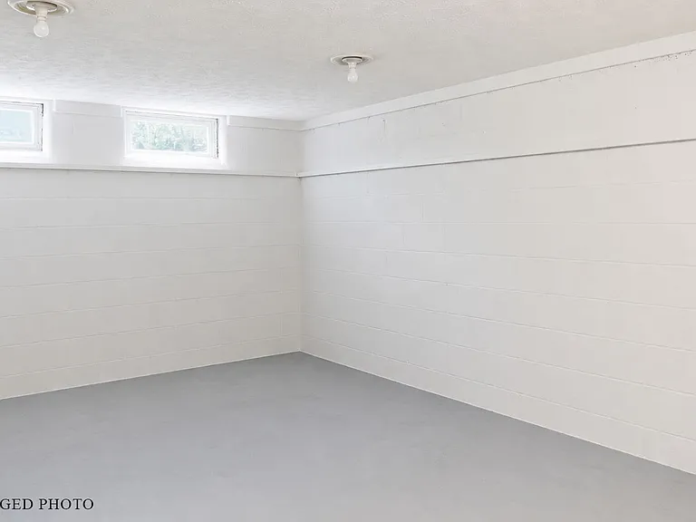 3185 Nagle Rd — Photo 3