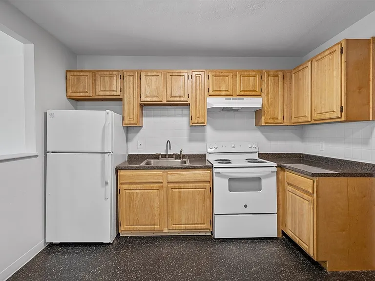 572 Cummins Hwy #16 — Photo 3