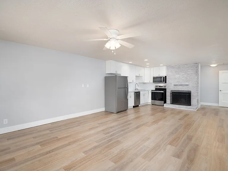 Columbia Court Apartments — Photo 31