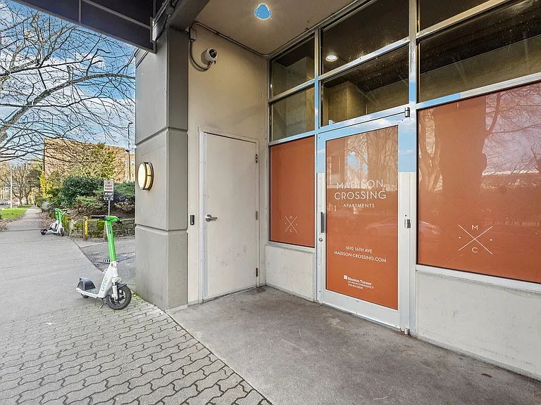 13-web-or-mls-1610 16th Ave unit 31 Seattle-S3112-003