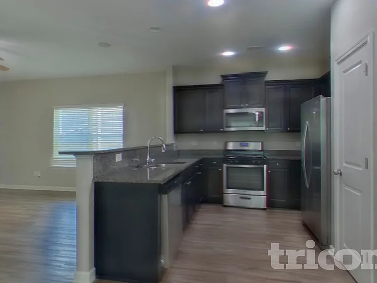 423 Lanyard Ln — Photo 5