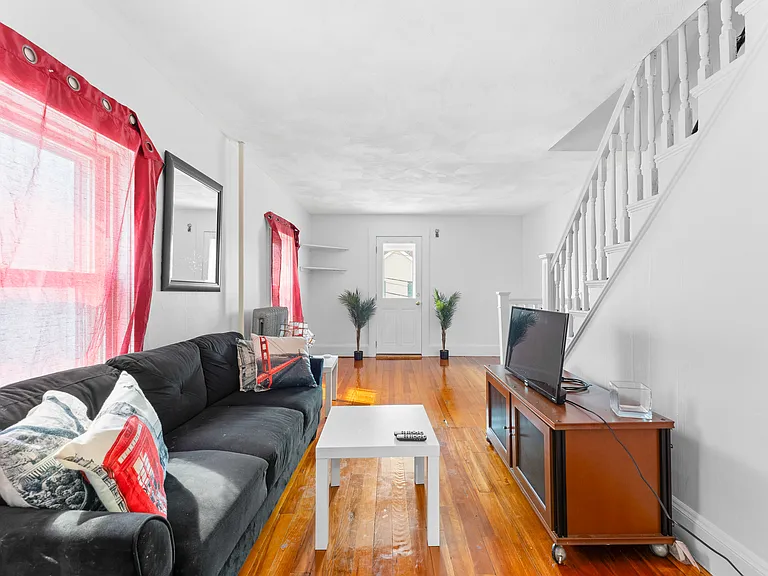 50 Moore St #2R — Photo 2