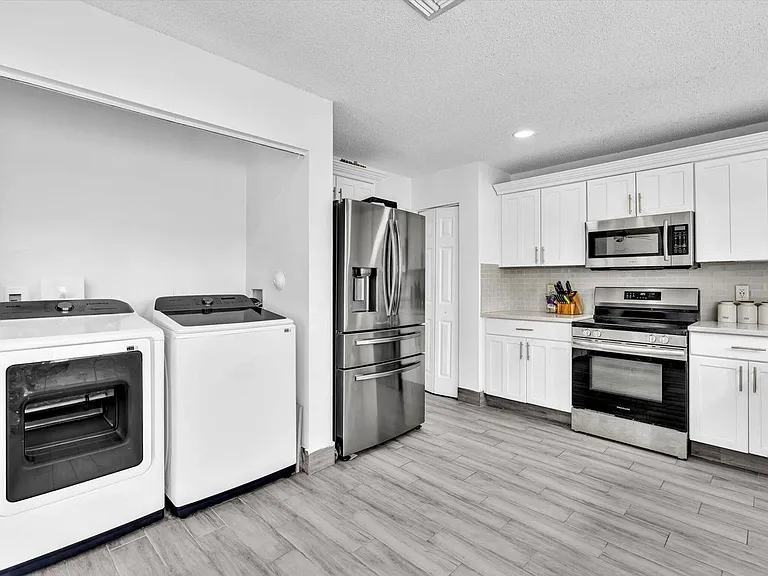 7145 Crescent Creek Way #7145 — Photo 24