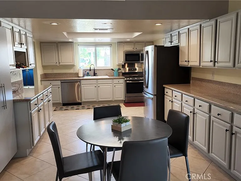 2098 N San Clemente Rd — Photo 3