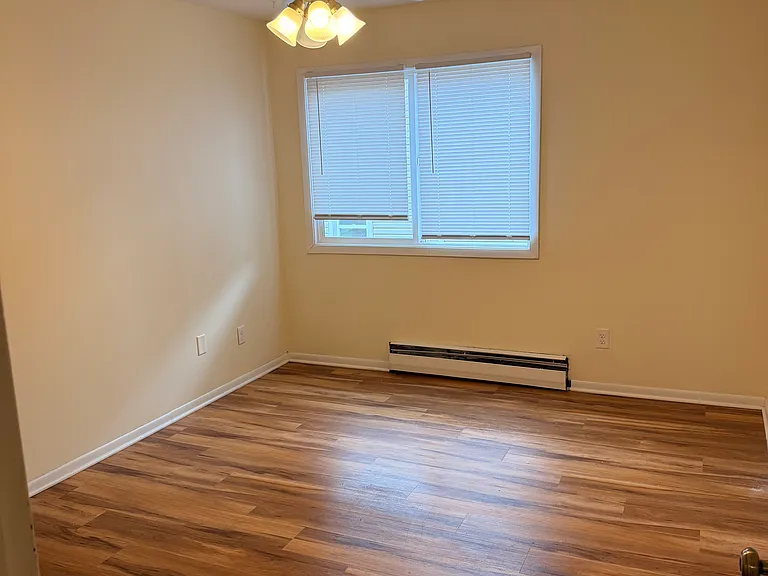 2711 Grand Ave S #7 — Photo 4