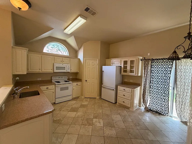 2905 Nandina St — Photo 10