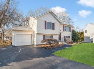 20 Devon Ct, Warwick, RI 02889