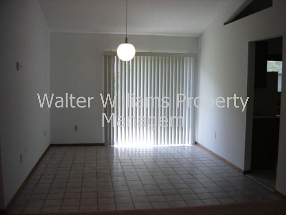 4th image of 98 Woodside Dr
