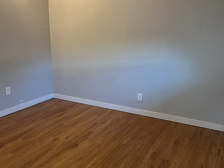 909 Victoria Ave #1 — Photo 4