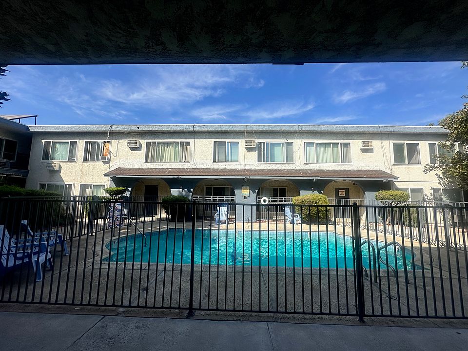1st image of 16157 Vanowen St #127