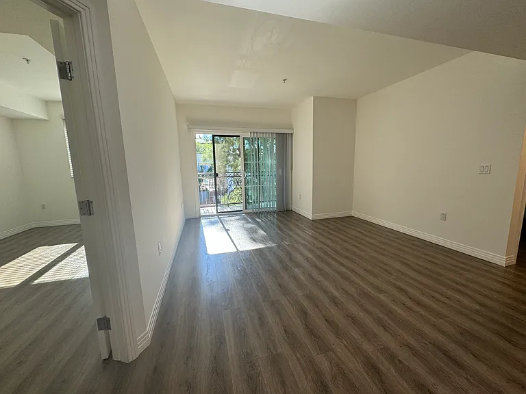 Roberts Hall — Photo 12
