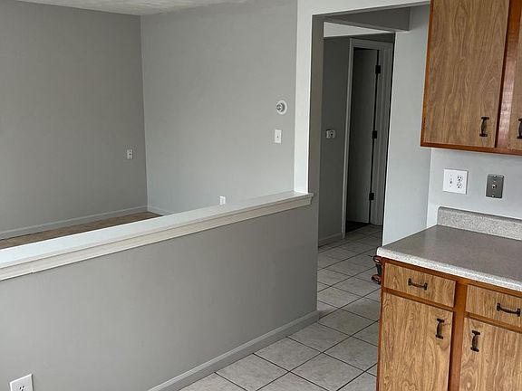 3rd image of 118 S Clarendon St