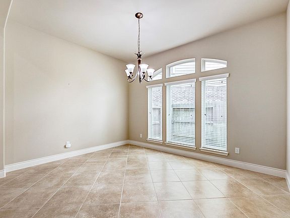5th image of 160 Knollbrook Cir
