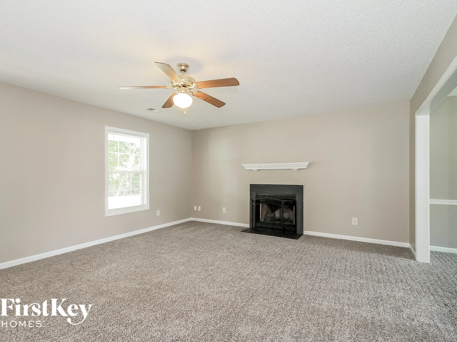3 bed, 2.5 bath, 2000 sqft, $2,270 — Photo 3