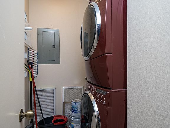 5th image of 1400 Ocean Dr APT 702A