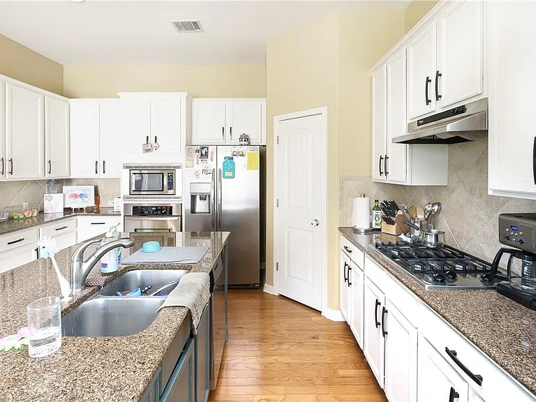 1601 Greenside Dr — Photo 3