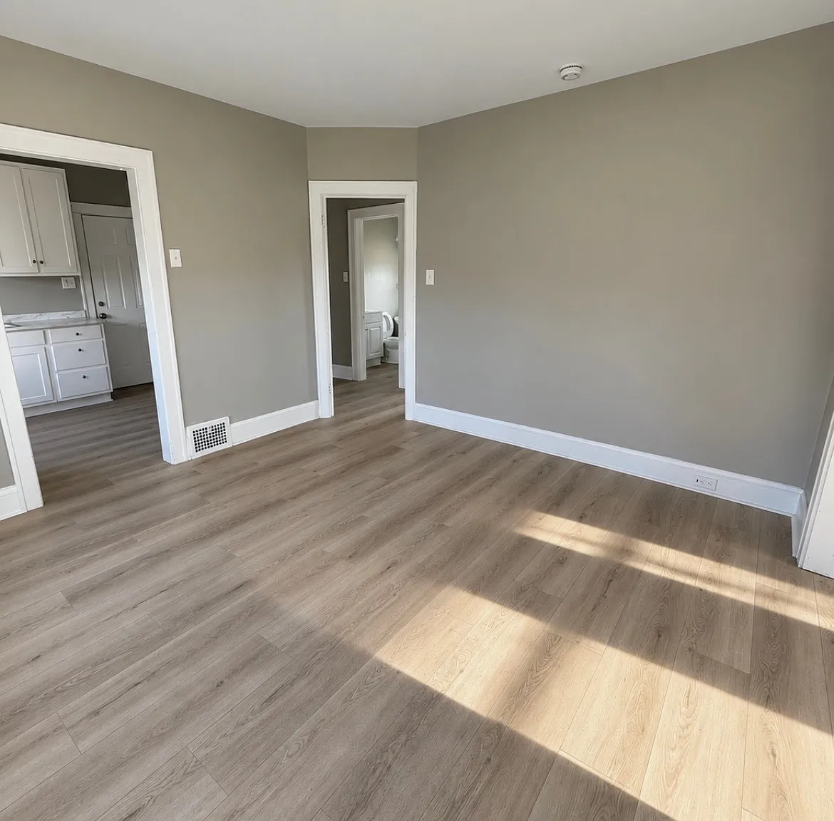 2 bed, 1048 sqft, $1,300 — Photo 2