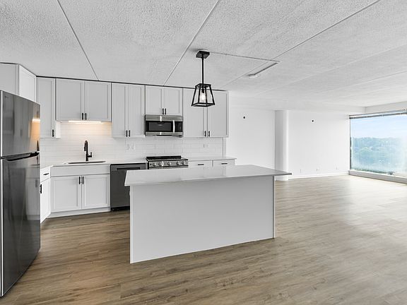 2nd image of 1770 1st St Ste 703