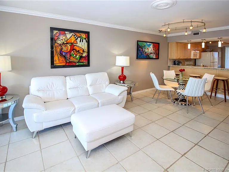 4720 NE Sandpebble Trce #403 — Photo 8