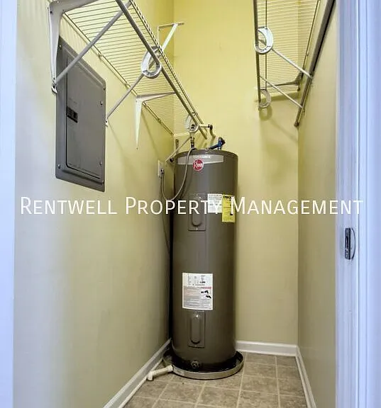 220 E Chestnut St #2E — Photo 9