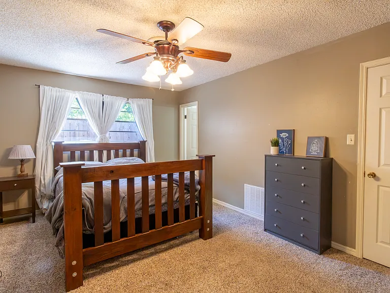 1535 Primrose Dr — Photo 29