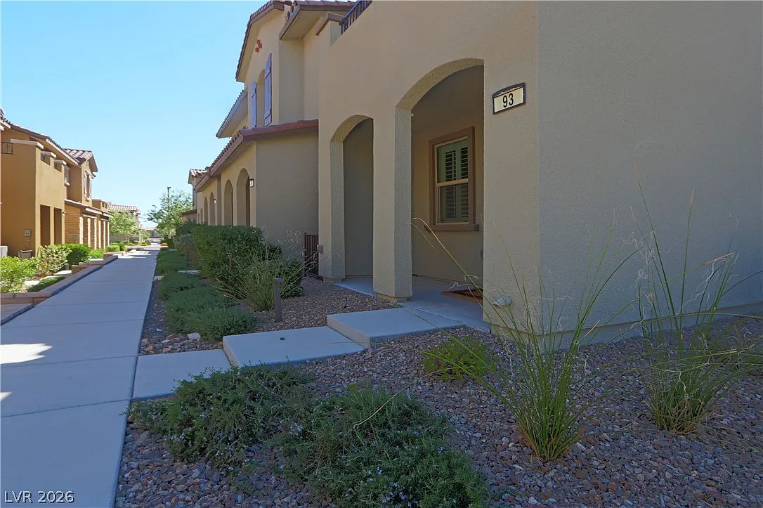 3 bed, 2.5 bath, 1435 sqft, $2,295 — Photo 3