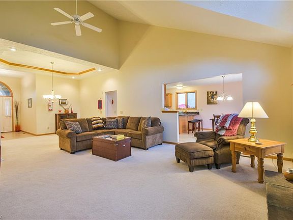 4th image of 371 White Spruce Dr