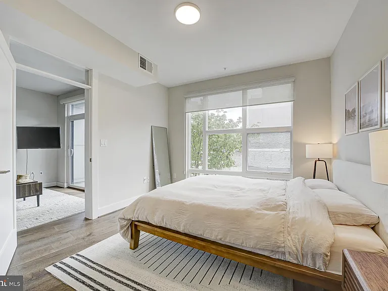 2337 Champlain St NW #104 — Photo 13