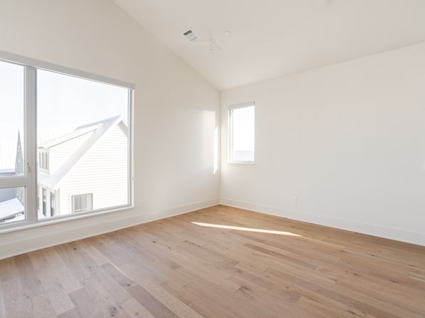 934 Hangar Dr #7