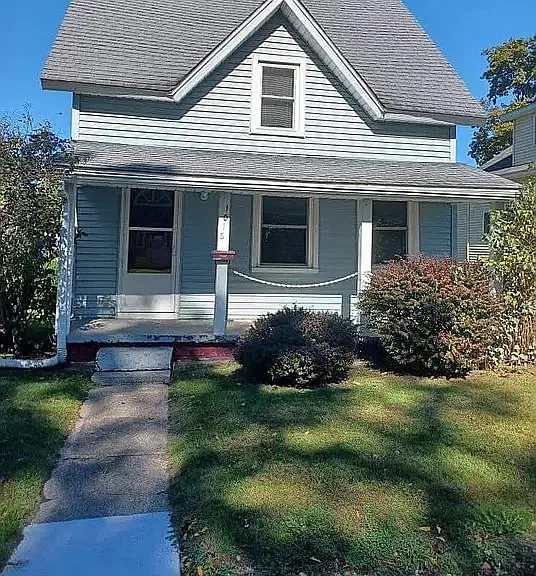 1018 Clinton Ave — Photo 1