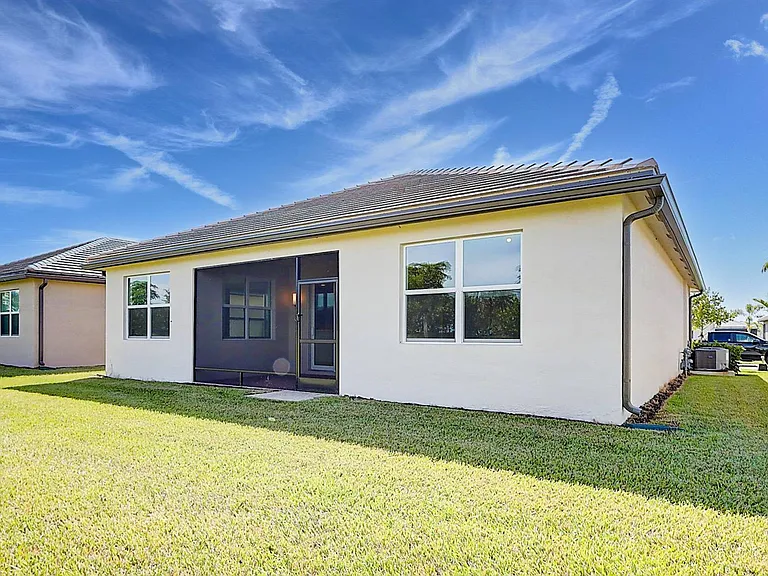 13549 SW Oceanus Blvd — Photo 28