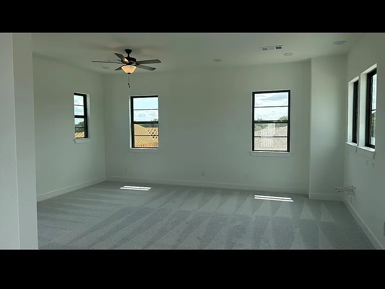 3218 Royal Oaks Hollow Ln — Photo 5