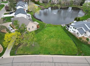 1062 Forest Bay Dr, Waterford, MI