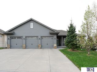 10509 Hillcrest Dr, La Vista, NE 68128