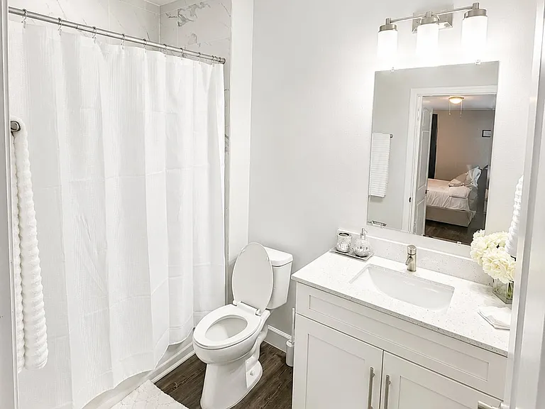 2233 Fraser St — Photo 16