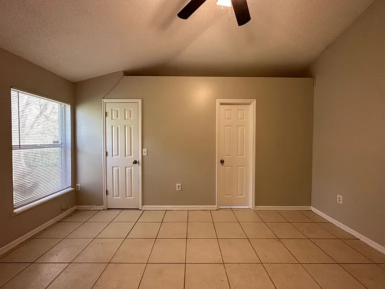 1123 Doncaster Ct — Photo 17