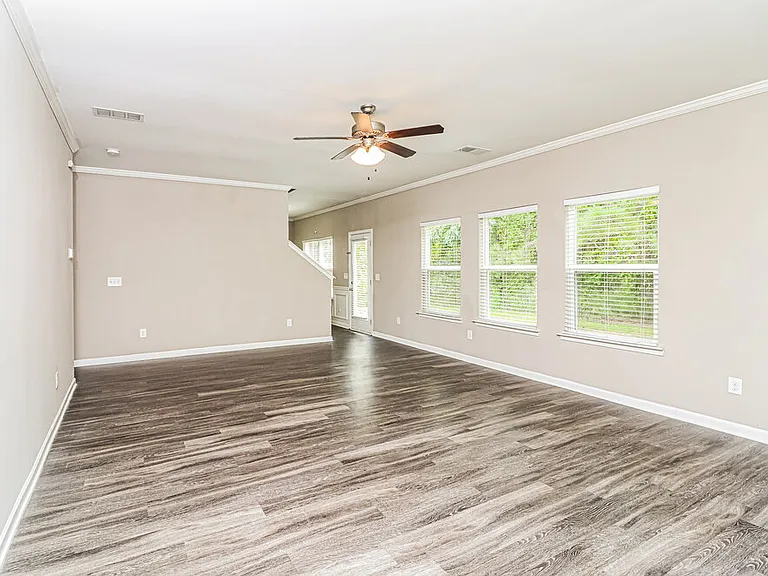 542 Fieldcrest Dr — Photo 6
