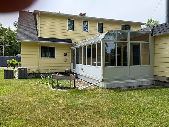 3rd image of 417 18th Ave NE