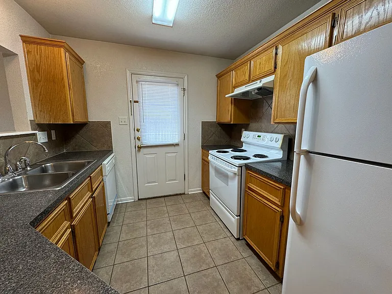 3206 Dannen Court — Photo 7