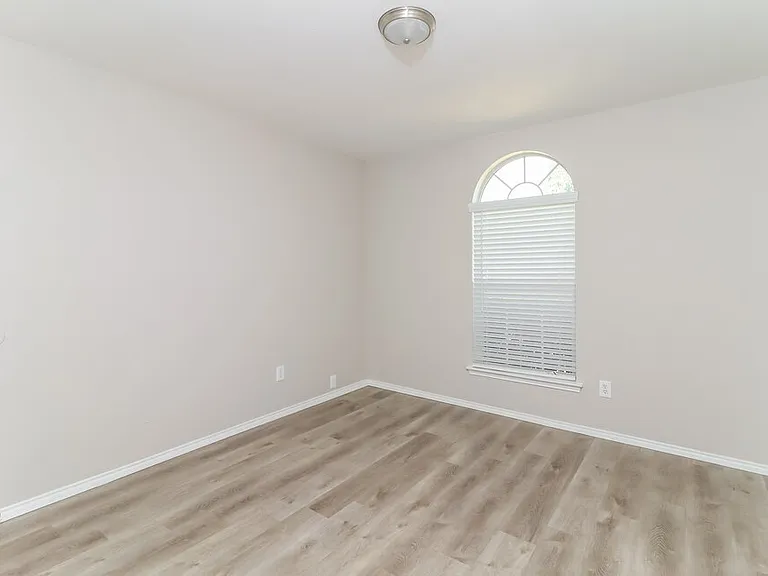 1206 Beacon Hill Dr — Photo 14