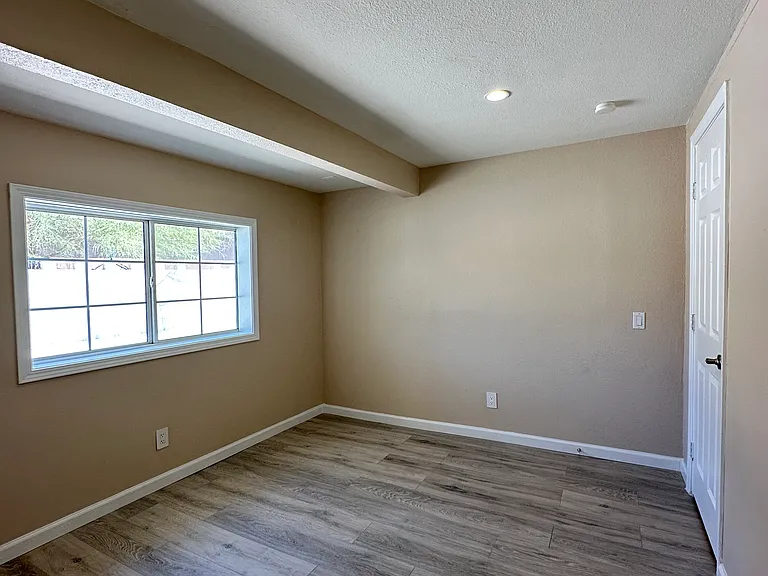 65911 Buena Vista Ave — Photo 9