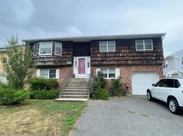 952 Salisbury Park Drive, Westbury, NY 11590