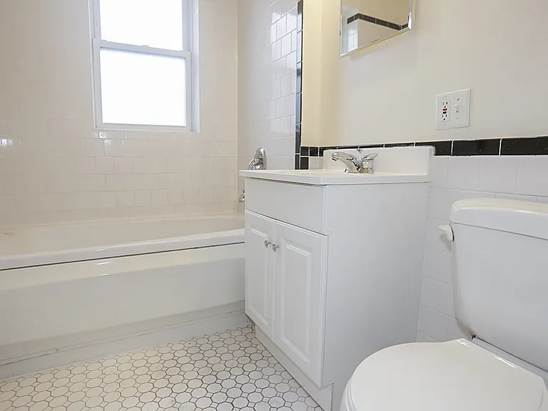 4810 N Paulina St #2E — Photo 4