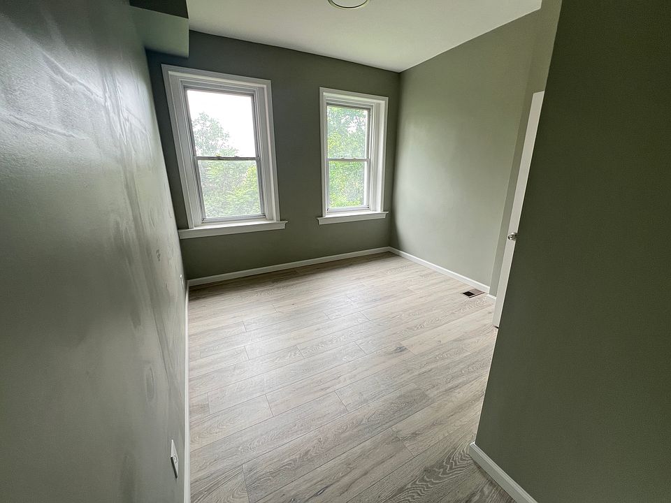 2nd image of 912 Adelaide St #204