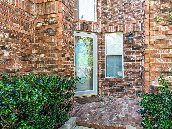 3rd image of 1029 Sugarberry Ln