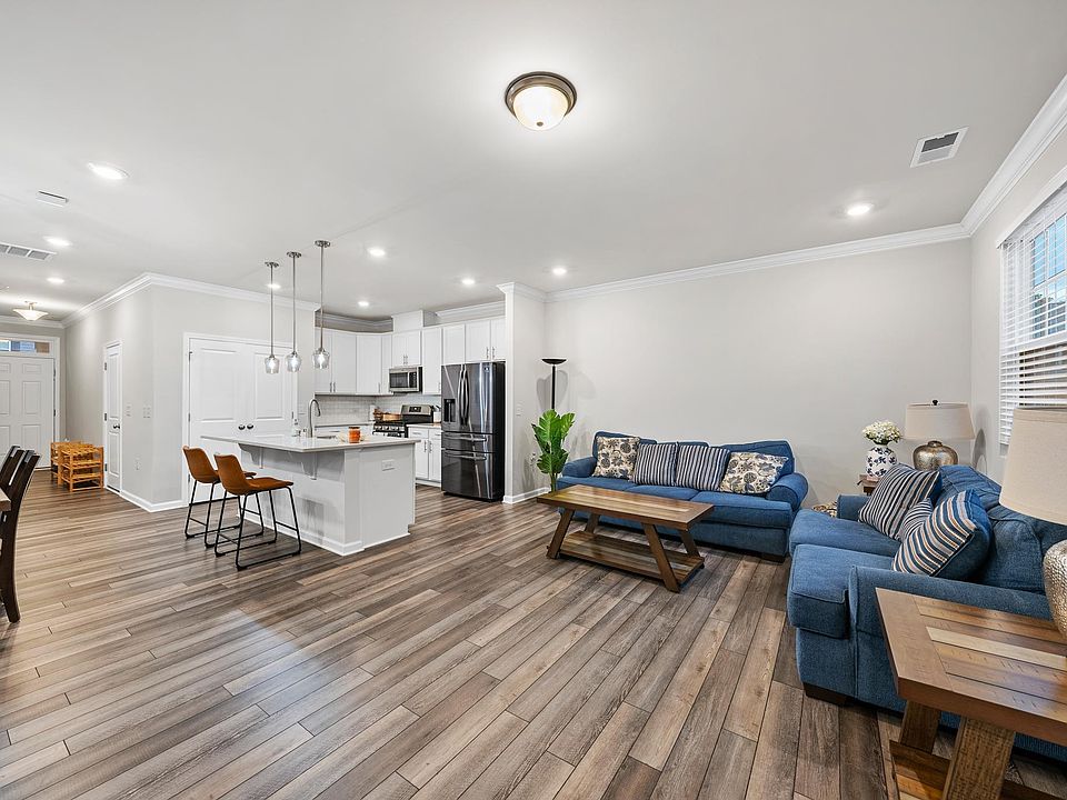 1st image of 107 Bedivere Ln