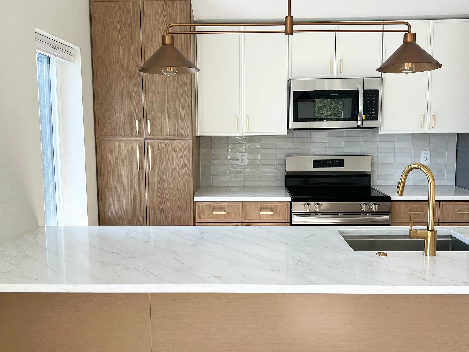 2 bed, 900 sqft, $2,800 — Photo 1