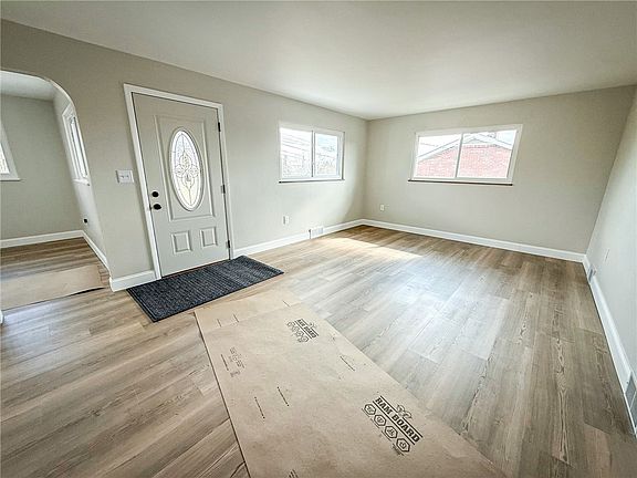 4th image of 265 N Duffy Rd