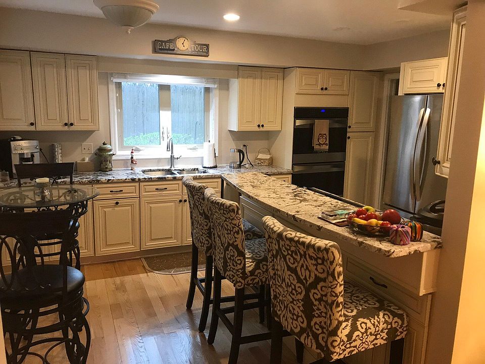 New Kitchen with eating areas and double convection ovens