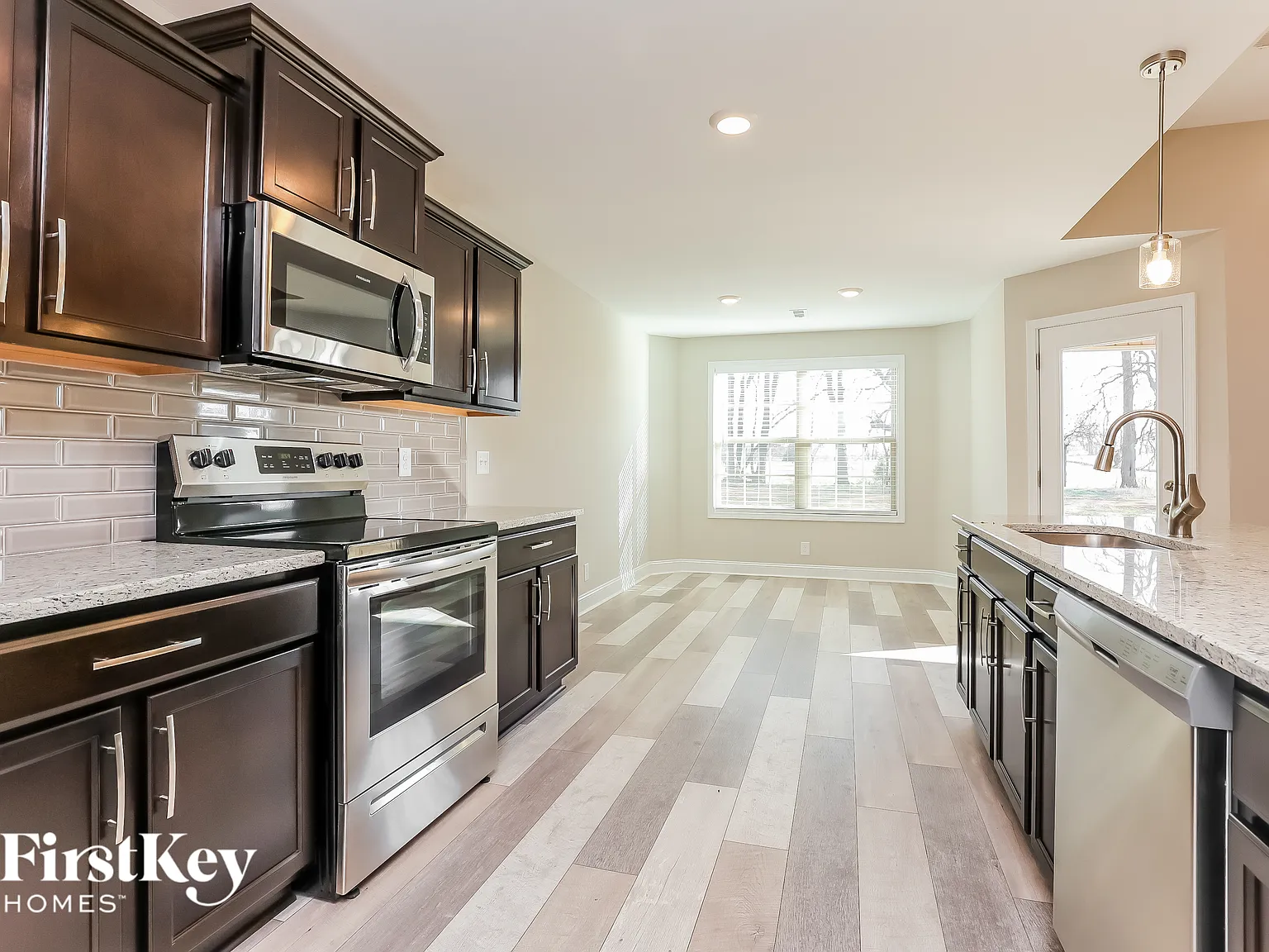3 bed, 3.0 bath, 2089 sqft, $2,305 — Photo 4